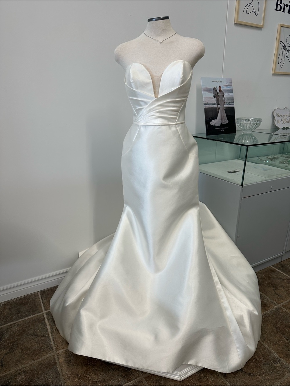 Strapless Satin Mermaid Wedding Dress in White